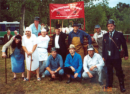 Mannschaftsfoto der Männer zum Tag des älteren Bürgers (Foto: 2003)