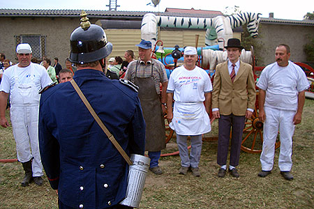 Mannschaftsfoto beim Dorffest in Werbig (Foto: 2006)